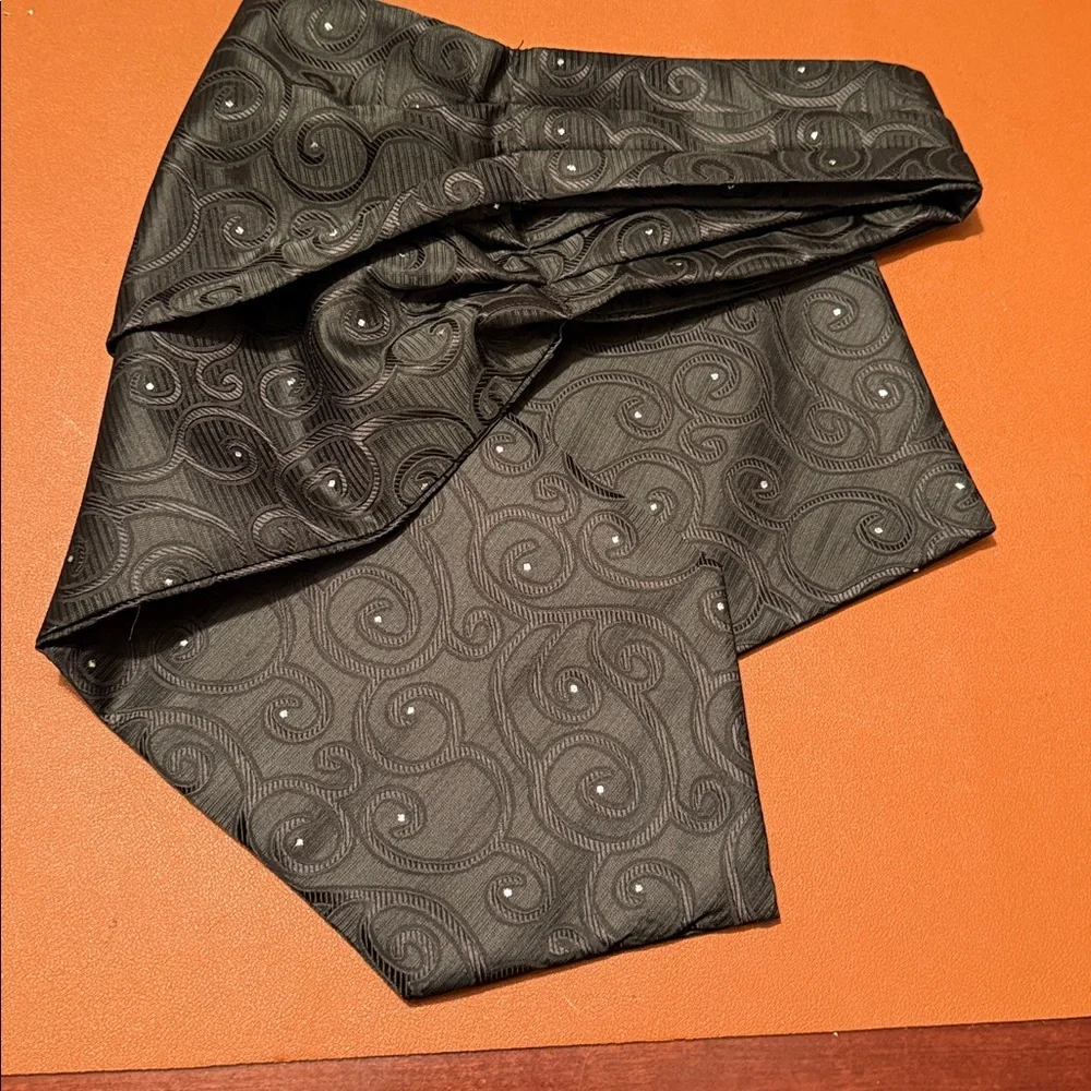 Elegant Black Paisley Ascot Cravat